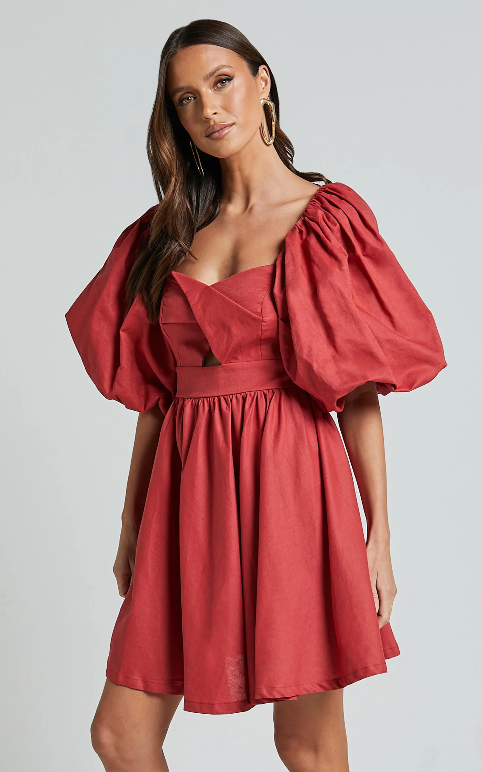 Amalie The Label - Penelopia Linen Look Blend Puff Sleeve Twist Bodice Mini Dress in Vermilion - Image 5
