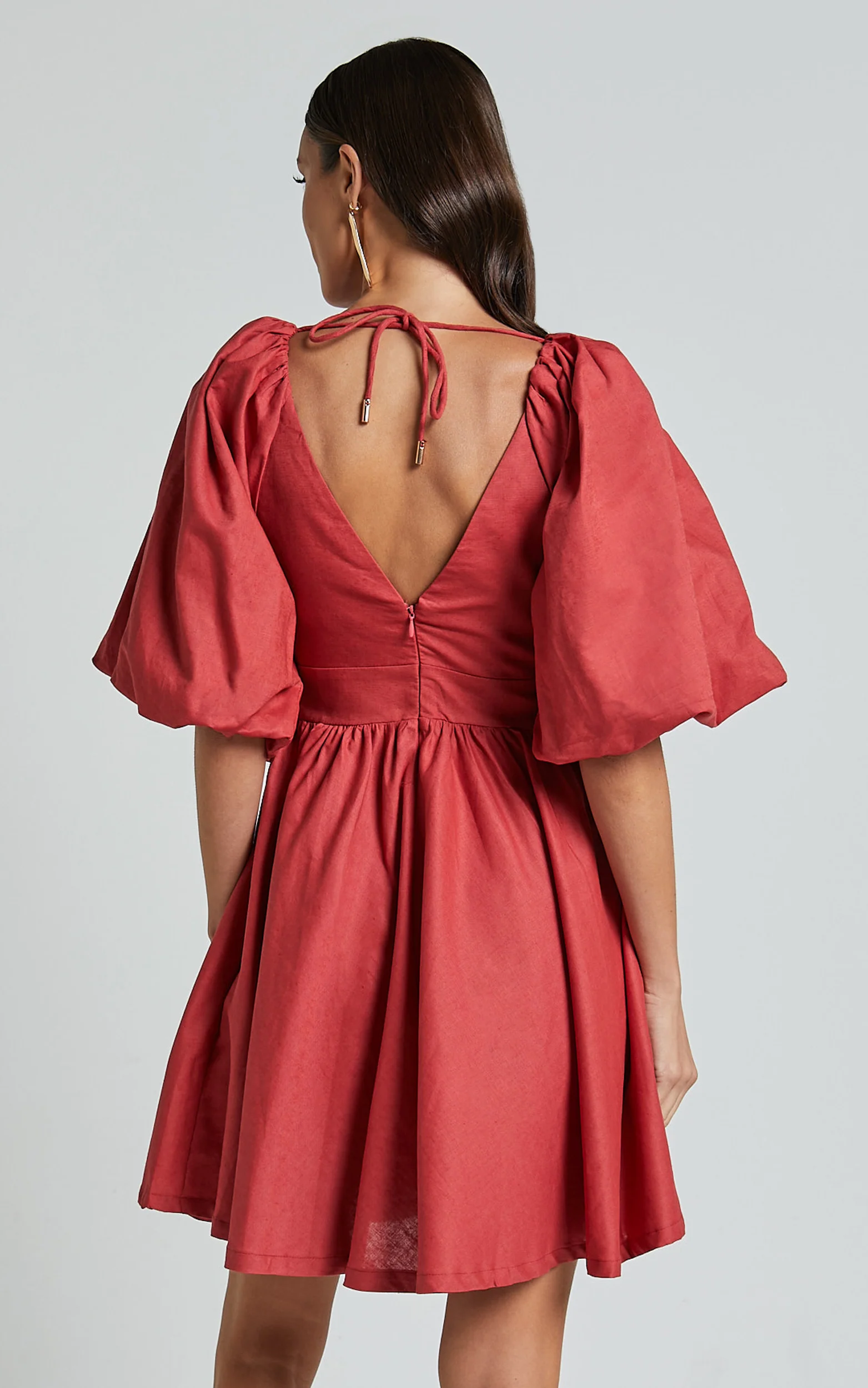 Amalie The Label - Penelopia Linen Look Blend Puff Sleeve Twist Bodice Mini Dress in Vermilion - Image 6