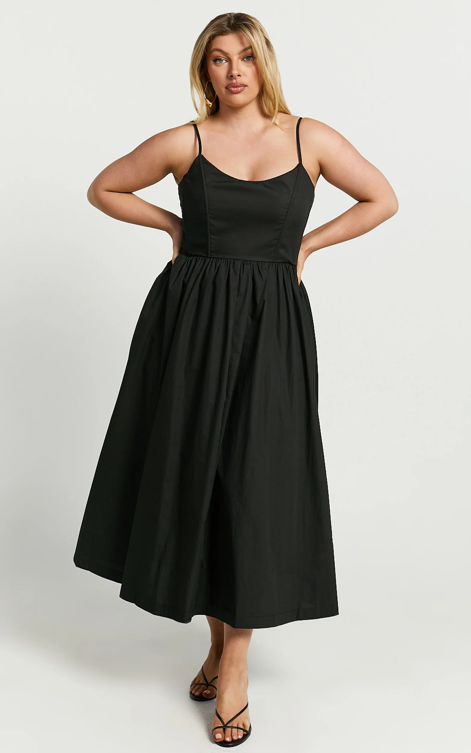 Braelyn Midi Dress - Scoop Neck Flare Dress in Black - Image 6