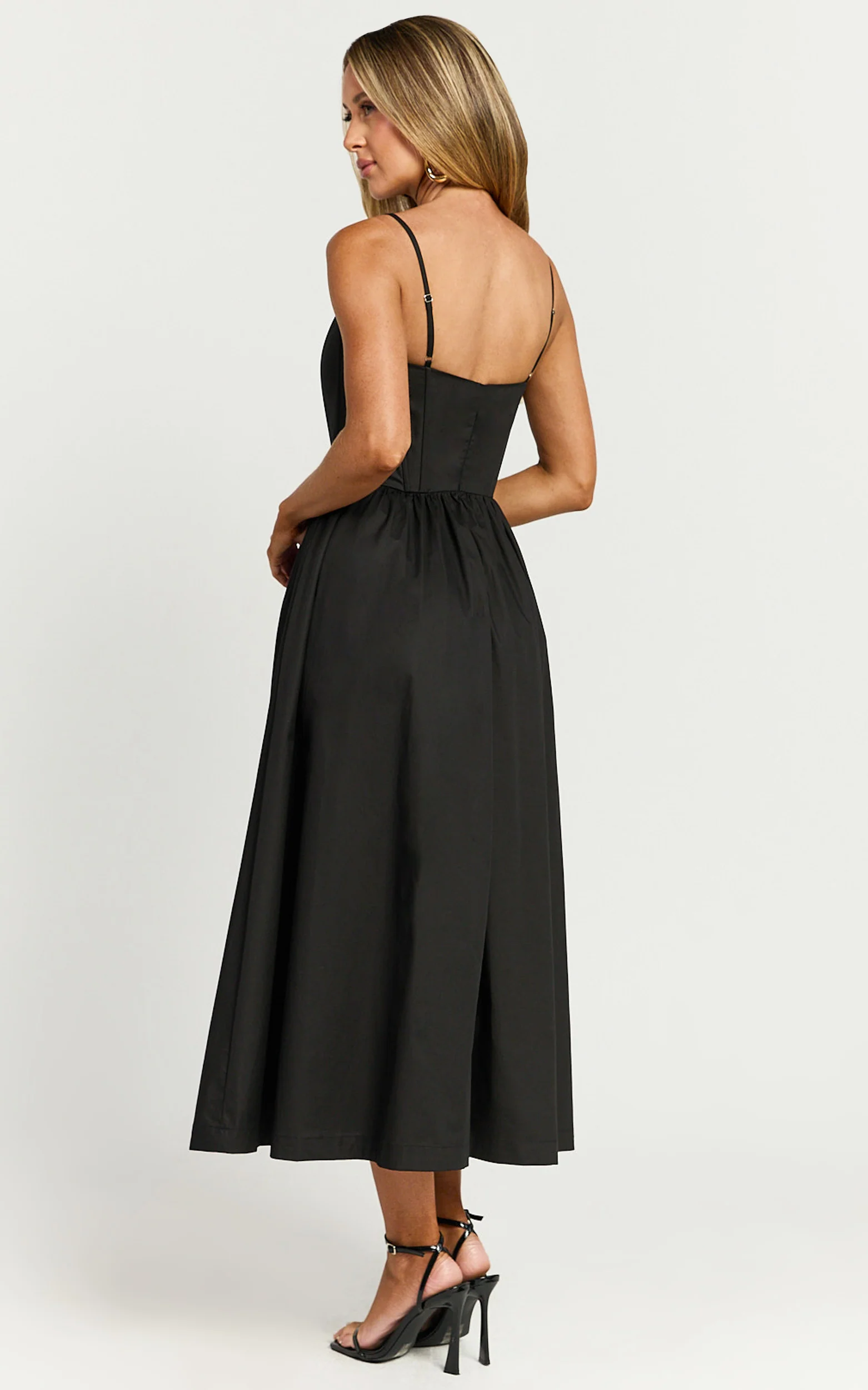 Braelyn Midi Dress - Scoop Neck Flare Dress in Black - Image 8