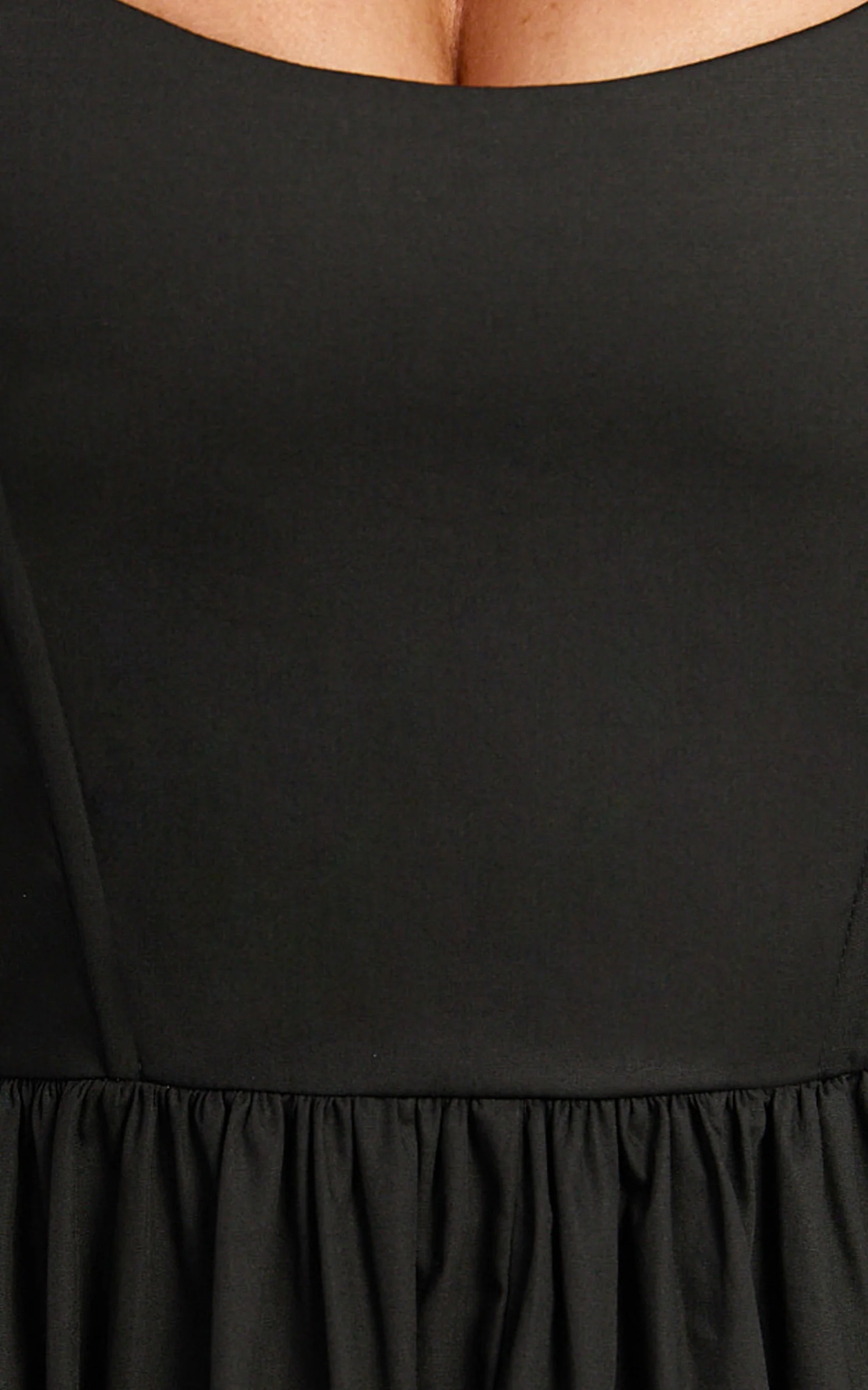 Braelyn Midi Dress - Scoop Neck Flare Dress in Black - Image 9