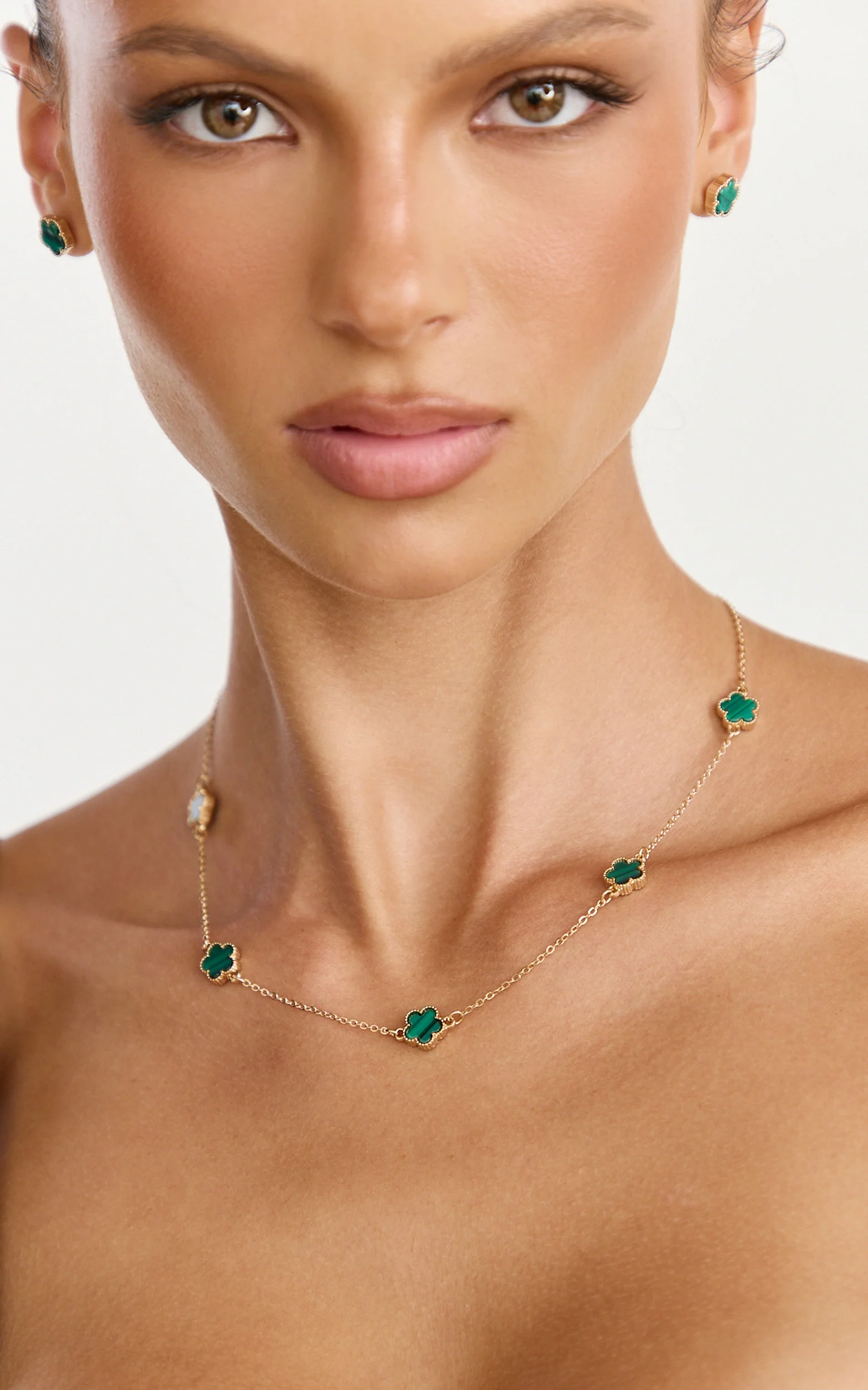 Britt Necklace - Multi Clover Pendant Necklace in Gold/Green - Image 3
