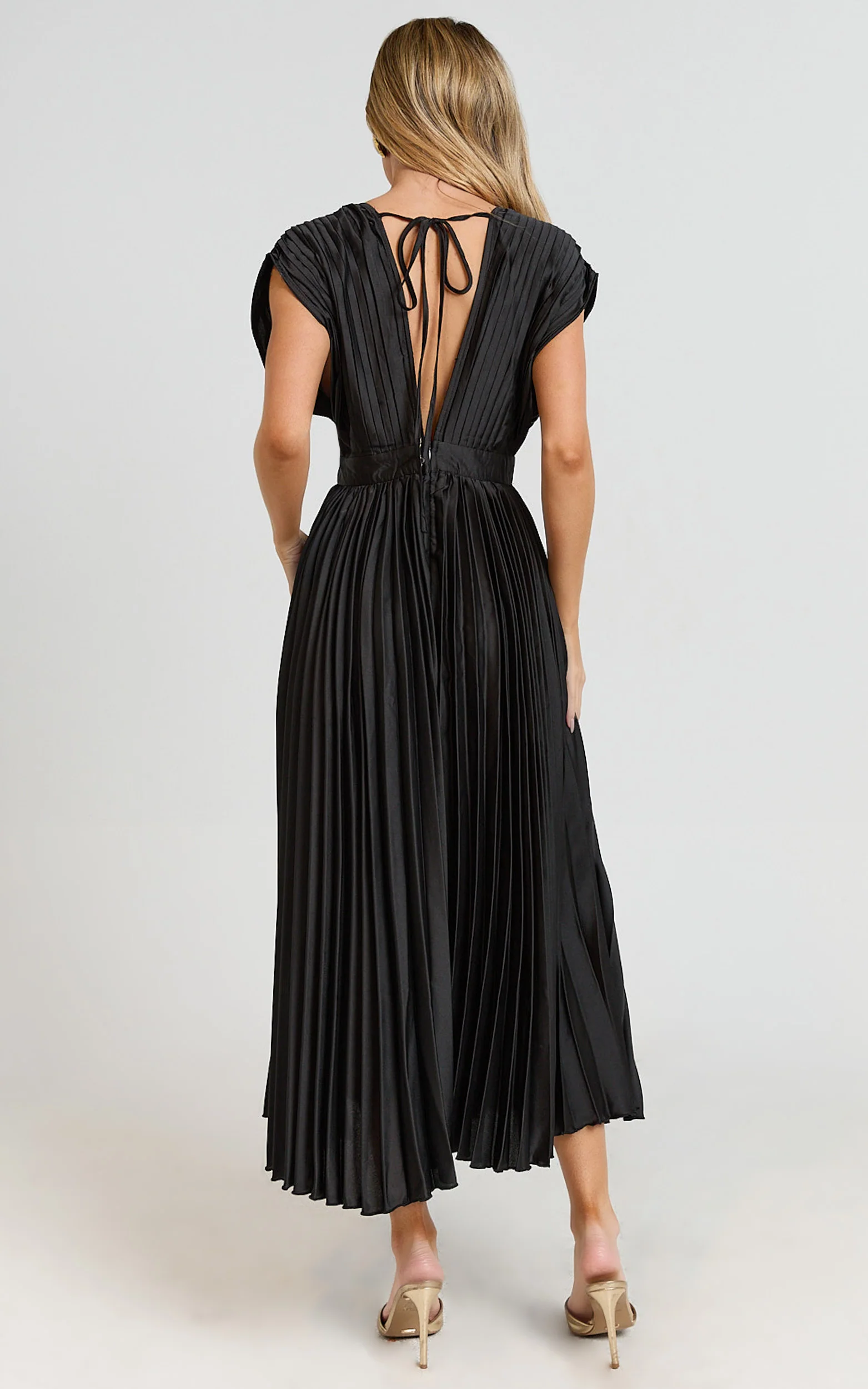 Della Midi Dress - Plunge Neck Short Sleeve Pleated Dress in Black - Image 6