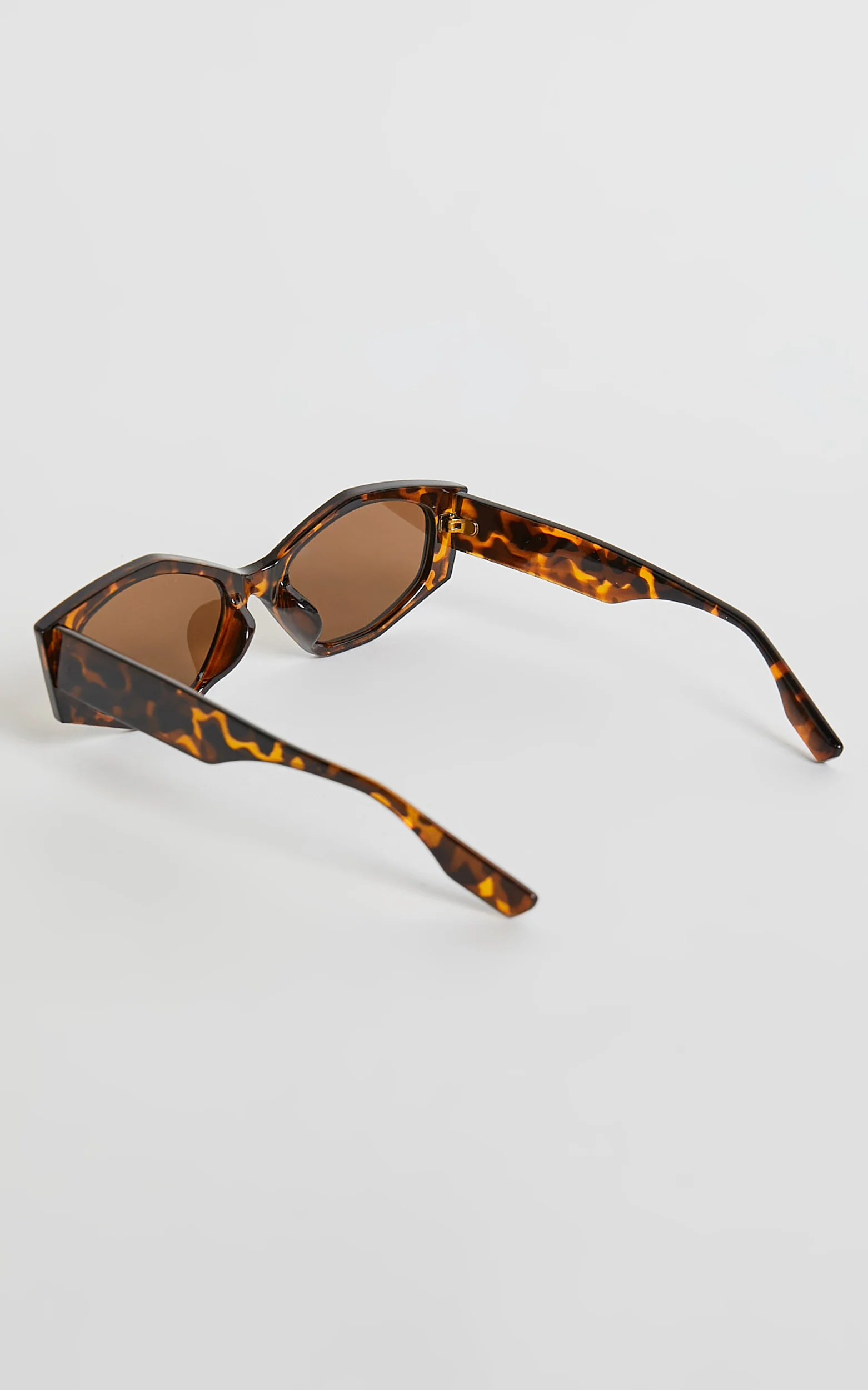 Keisha Sunglasses - Wide Rim Sunglasses in Tort - Image 5