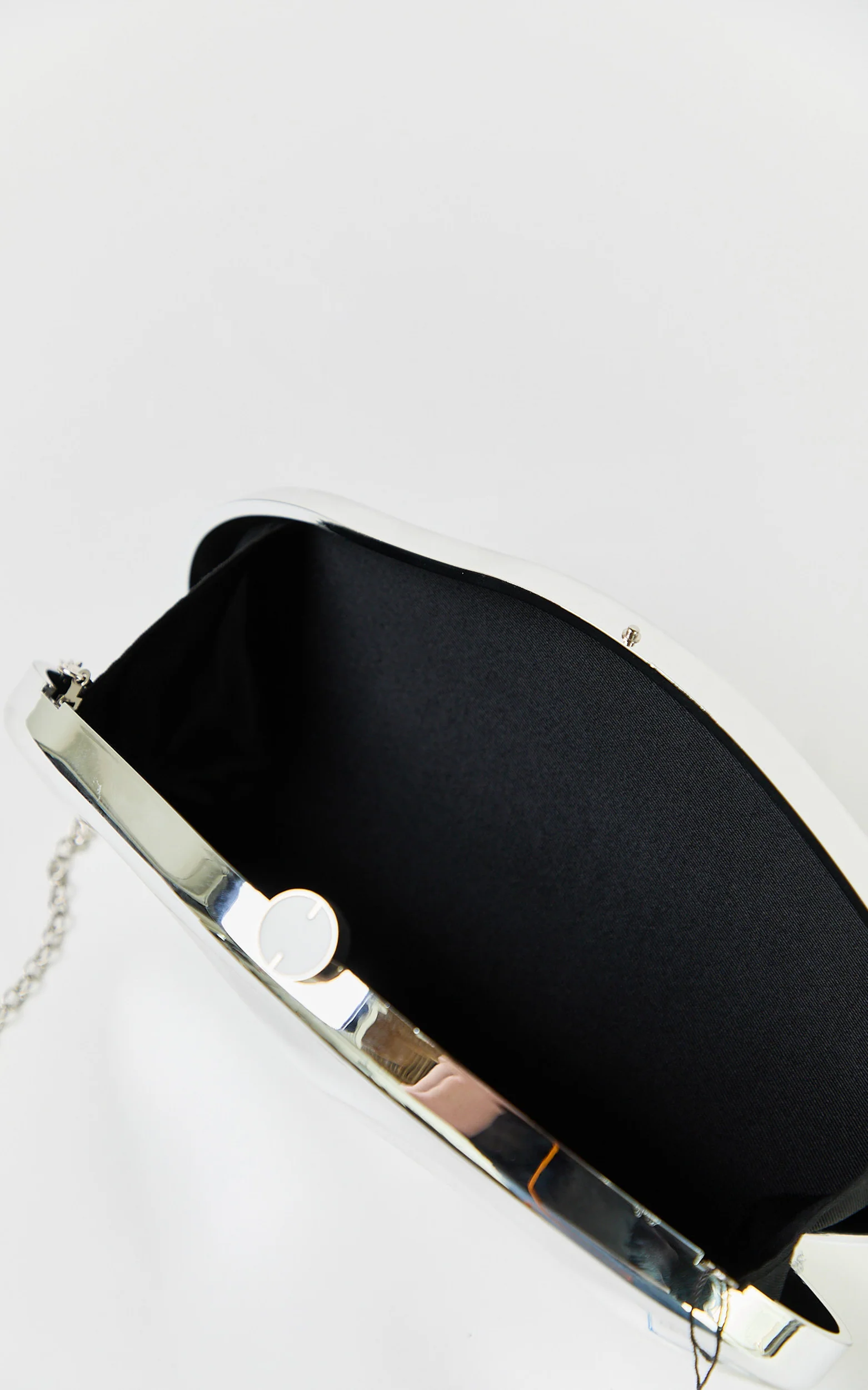 Mia Bag - Hammered Clutch Bag in Silver - Image 8