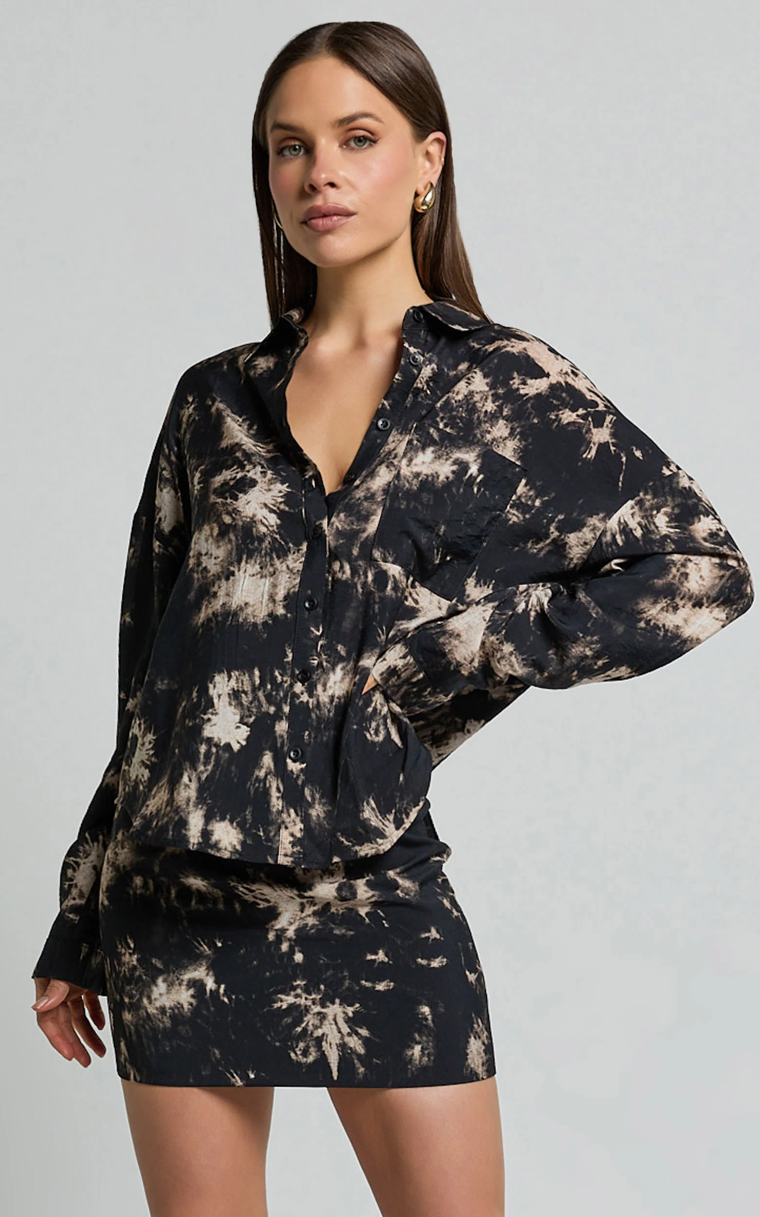 Romain Mini Skirt - High Waisted Printed Mini Skirt in Black Tie Dye - Image 4
