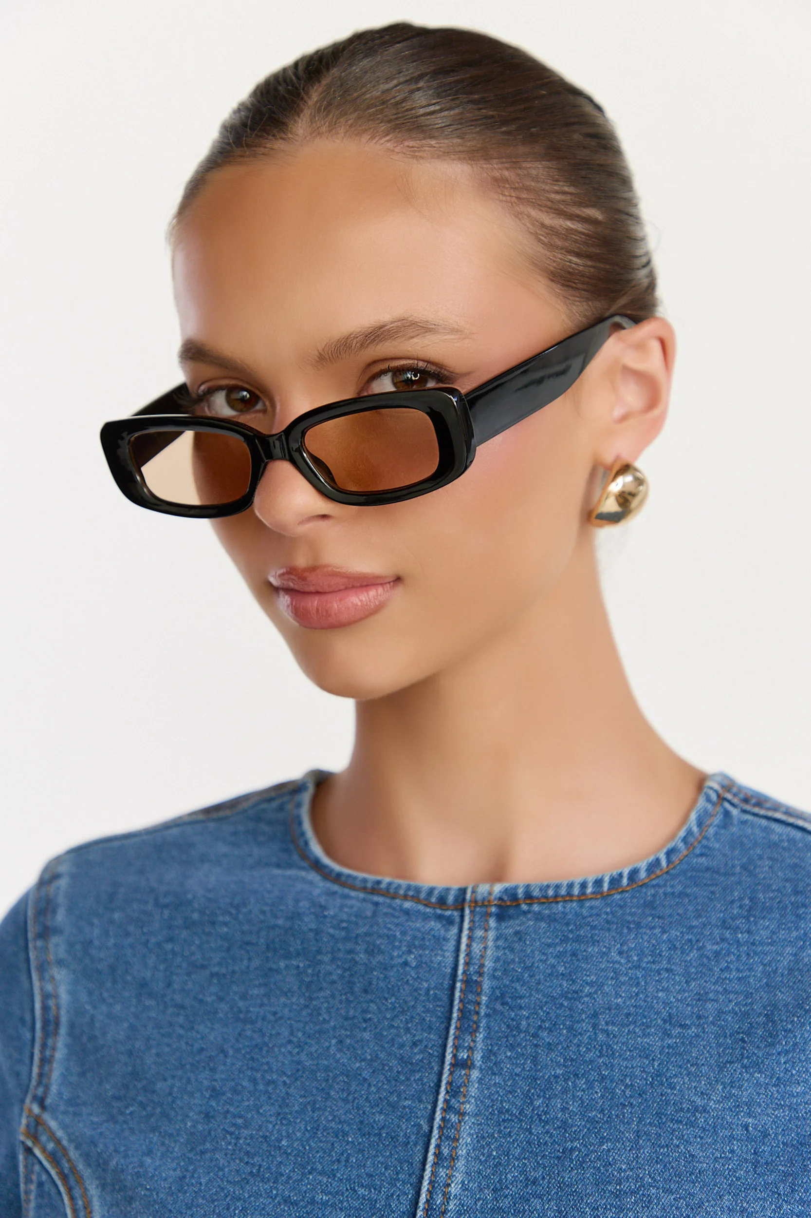 Sally Sunglasses - Rectangle Sunglasses in Black - Image 4
