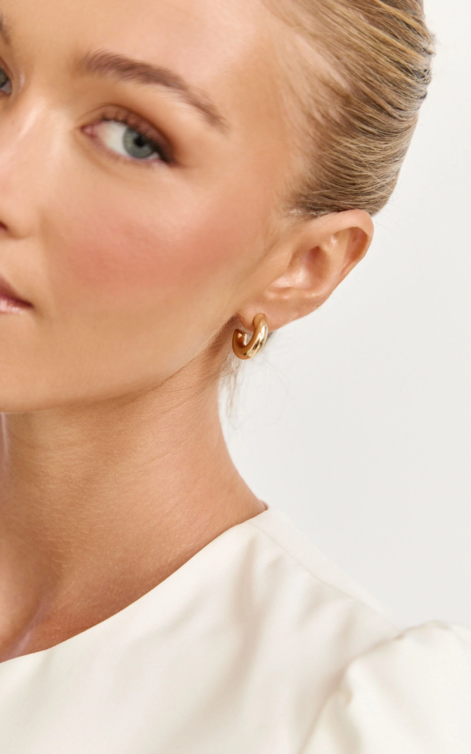 Tilda Earrings - Chunky Hoop Earrings in Gold - Image 3