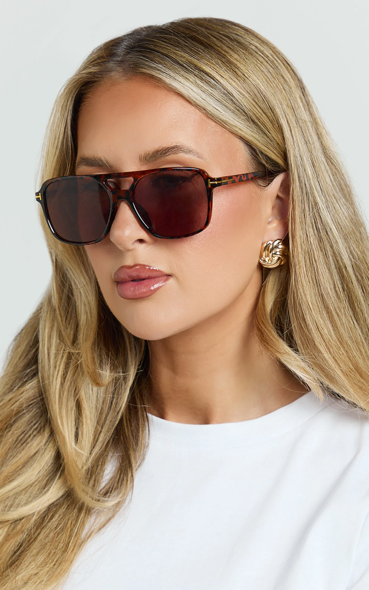Vera Sunglasses - Square Sunglasses in Torte - Image 5