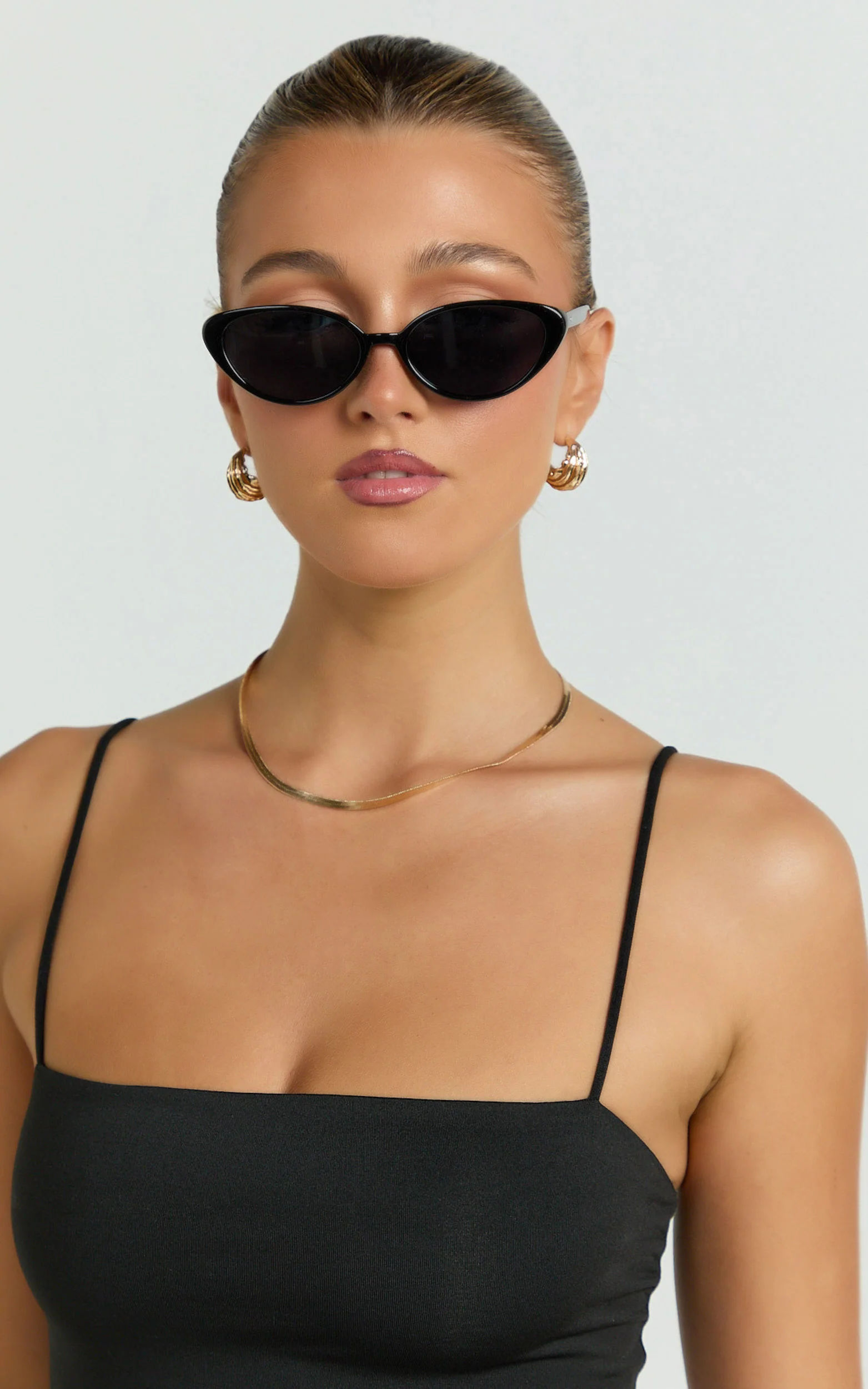 Yvette Sunglasses - Cat Eye Sunglasses in Black - Image 3